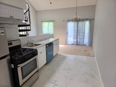 Welcome to Great Gorge Village! This spacious, partially - photo 2
