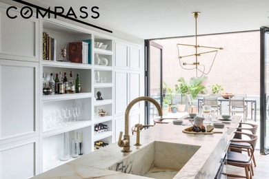 Are you looking for classic townhouse character combined with - photo 2