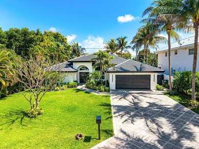 Located in the highly coveted subdivision of Boca Villas, this - photo 2