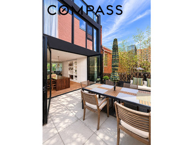 Are you looking for classic townhouse character combined with - photo 4