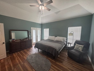 Baymeadows Subdivision!! On the large lake! This 3BR/2.5 BA is - photo 13