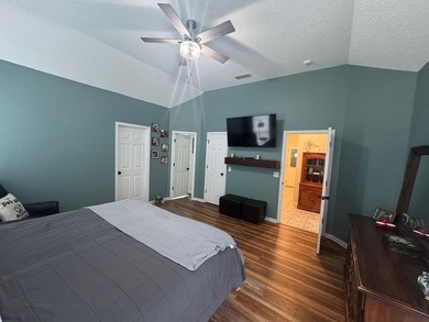 Baymeadows Subdivision!! On the large lake! This 3BR/2.5 BA is - photo 14