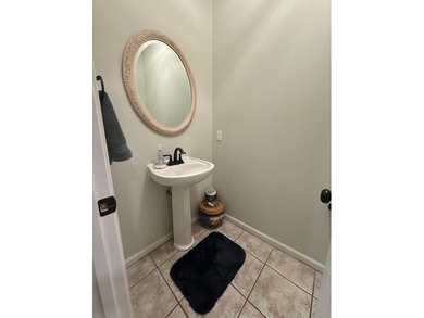 Baymeadows Subdivision!! On the large lake! This 3BR/2.5 BA is - photo 15