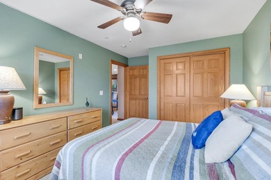 Meticulously maintained & furnished 3rd-floor unit overlooking - photo 15