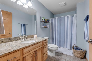 Meticulously maintained & furnished 3rd-floor unit overlooking - photo 16