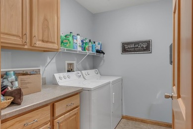 Meticulously maintained & furnished 3rd-floor unit overlooking - photo 18