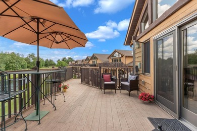Meticulously maintained & furnished 3rd-floor unit overlooking - photo 19