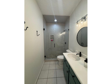 Baymeadows Subdivision!! On the large lake! This 3BR/2.5 BA is - photo 21