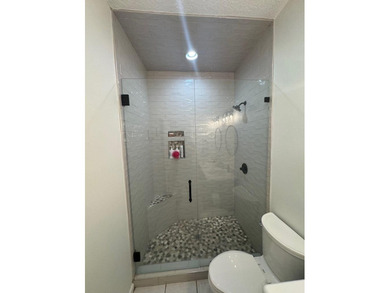 Baymeadows Subdivision!! On the large lake! This 3BR/2.5 BA is - photo 22