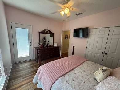 Baymeadows Subdivision!! On the large lake! This 3BR/2.5 BA is - photo 24