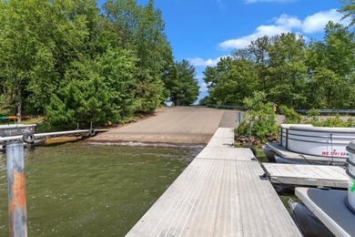 Meticulously maintained & furnished 3rd-floor unit overlooking - photo 24