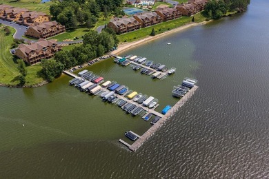 Meticulously maintained & furnished 3rd-floor unit overlooking - photo 26