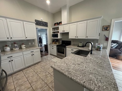 Baymeadows Subdivision!! On the large lake! This 3BR/2.5 BA is - photo 30
