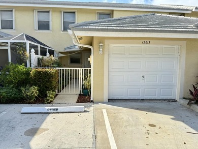 (private lake, pond, coastal) Townhome/Townhouse For Sale in Palm Beach Gardens Florida