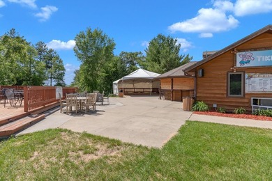 Meticulously maintained & furnished 3rd-floor unit overlooking - photo 32