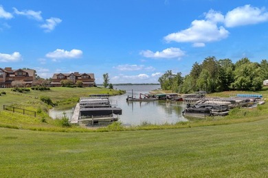 Meticulously maintained & furnished 3rd-floor unit overlooking - photo 38
