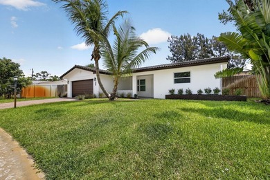 Welcome to this charming single-story residence located in Lake - photo 1