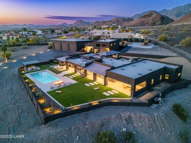 7,400+ Square Foot Garage!! Introducing a one-of-a-kind Luxury - photo 2
