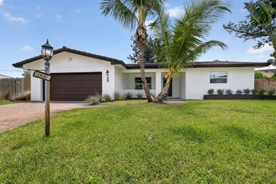 Welcome to this charming single-story residence located in Lake - photo 2