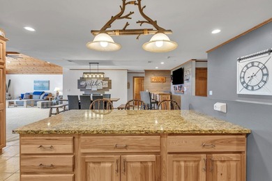 Meticulously maintained & furnished 3rd-floor unit overlooking - photo 44