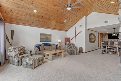 Meticulously maintained & furnished 3rd-floor unit overlooking - photo 45