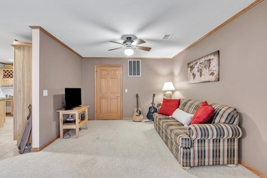 Meticulously maintained & furnished 3rd-floor unit overlooking - photo 46