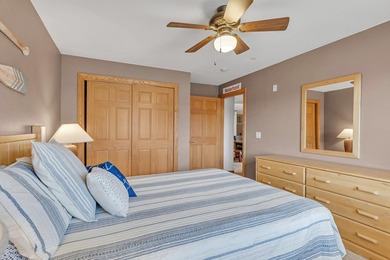 Meticulously maintained & furnished 3rd-floor unit overlooking - photo 49