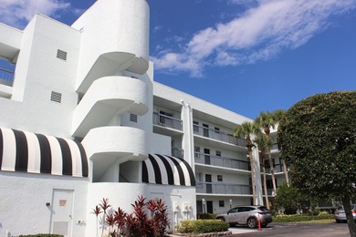 Welcome to this thoughtfully designed three-bedroom - photo 1