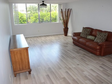 Welcome to this thoughtfully designed three-bedroom - photo 3