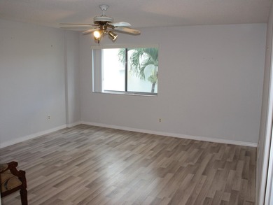 Welcome to this thoughtfully designed three-bedroom - photo 10