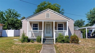 Charming 3-bedroom, 1.5-bath home offering 991 square feet of - photo 1