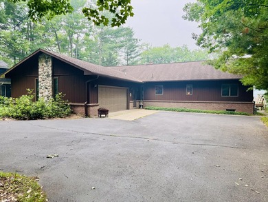 Dreaming of lakefront living? This comfortable ranch home with - photo 1