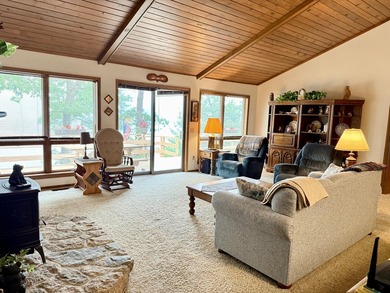 Dreaming of lakefront living? This comfortable ranch home with - photo 4