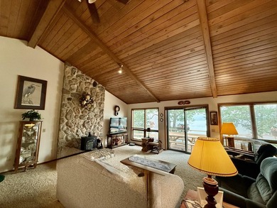 Dreaming of lakefront living? This comfortable ranch home with - photo 6