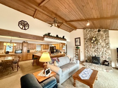 Dreaming of lakefront living? This comfortable ranch home with - photo 8