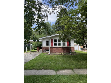 1915 arts & crafts home is full of character! Many major - photo 1