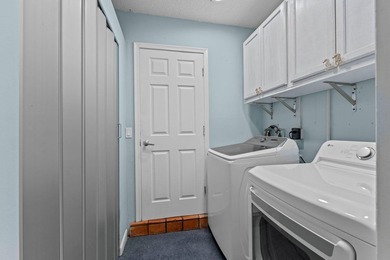 Spacious 4 bedroom, 2 bathroom home, with garage and a versatile - photo 14
