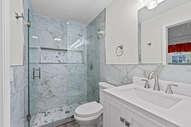 Spacious 4 bedroom, 2 bathroom home, with garage and a versatile - photo 18