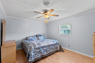 Spacious 4 bedroom, 2 bathroom home, with garage and a versatile - photo 20