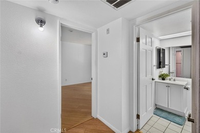 Welcome to this desirable single-level home featuring 2 bedrooms - photo 22