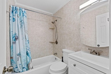 Spacious 4 bedroom, 2 bathroom home, with garage and a versatile - photo 25
