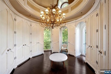 In Alpine's most coveted enclave, where prestige meets - photo 27
