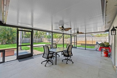 Spacious 4 bedroom, 2 bathroom home, with garage and a versatile - photo 30