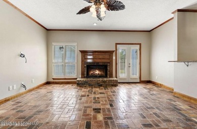 Great location in Delmas Estates Subdivision. Home is in move-in - photo 8