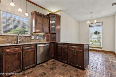 Great location in Delmas Estates Subdivision. Home is in move-in - photo 10