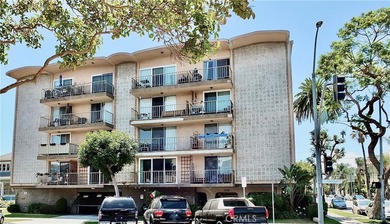 545 Chestnut Avenue unit 203 in Lincoln Park Towers a sunny and - photo 1