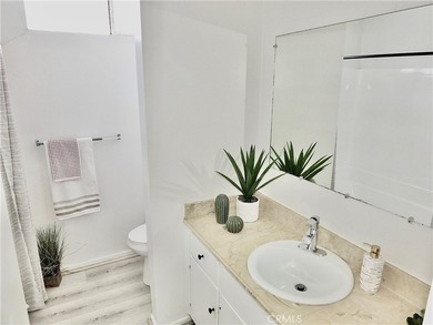 545 Chestnut Avenue unit 203 in Lincoln Park Towers a sunny and - photo 5