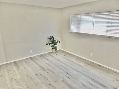 545 Chestnut Avenue unit 203 in Lincoln Park Towers a sunny and - photo 6