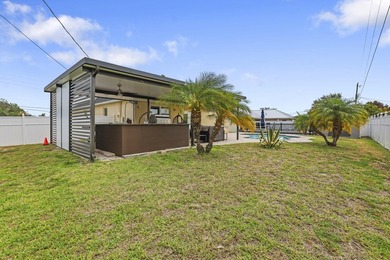New roof 2024 - Built in 2018 - Fully fenced backyard - Corner - photo 26