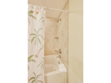 Rare gem--an over 2,200 square foot 3/3 penthouse condo in the - photo 30